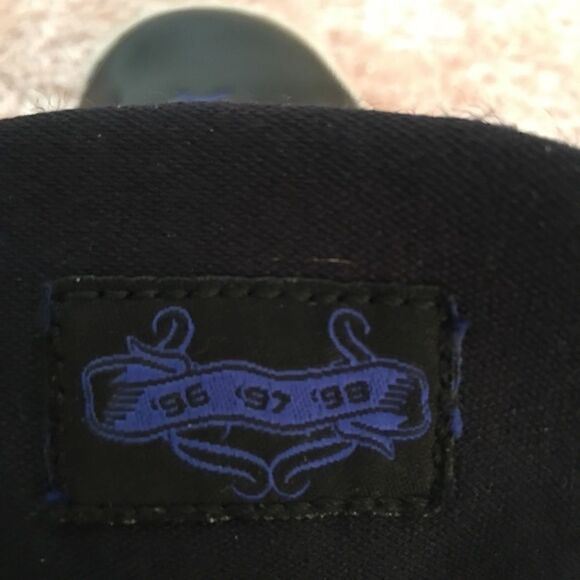 Jordan’s Big kids 4.5 Black Teddy Bear Fur Logo - Picture 3 of 5